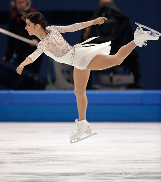 Illustration for article titled Amazing Images of Olympic Figure Skaters Defying Gravity